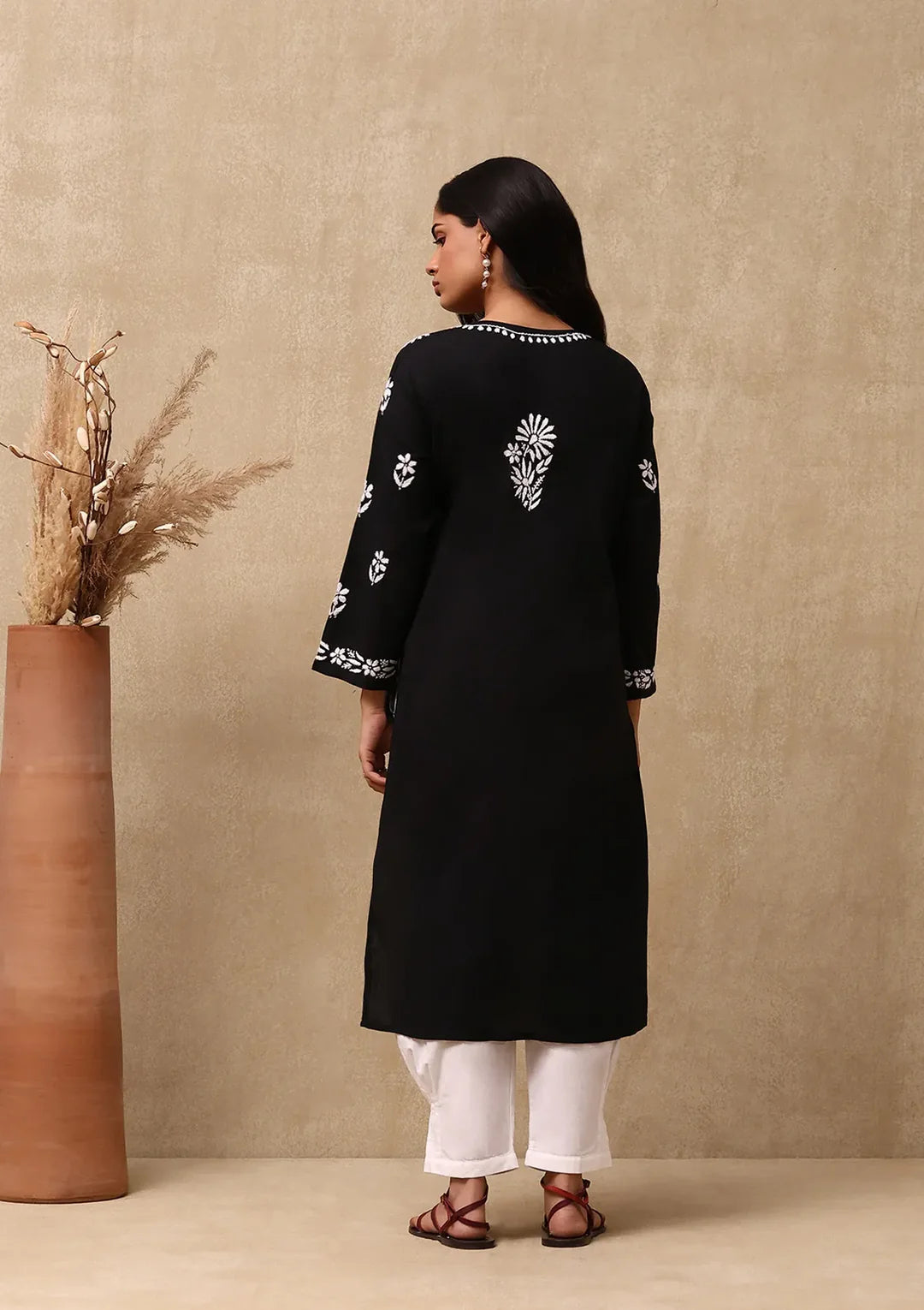 Nida Chikankari Black