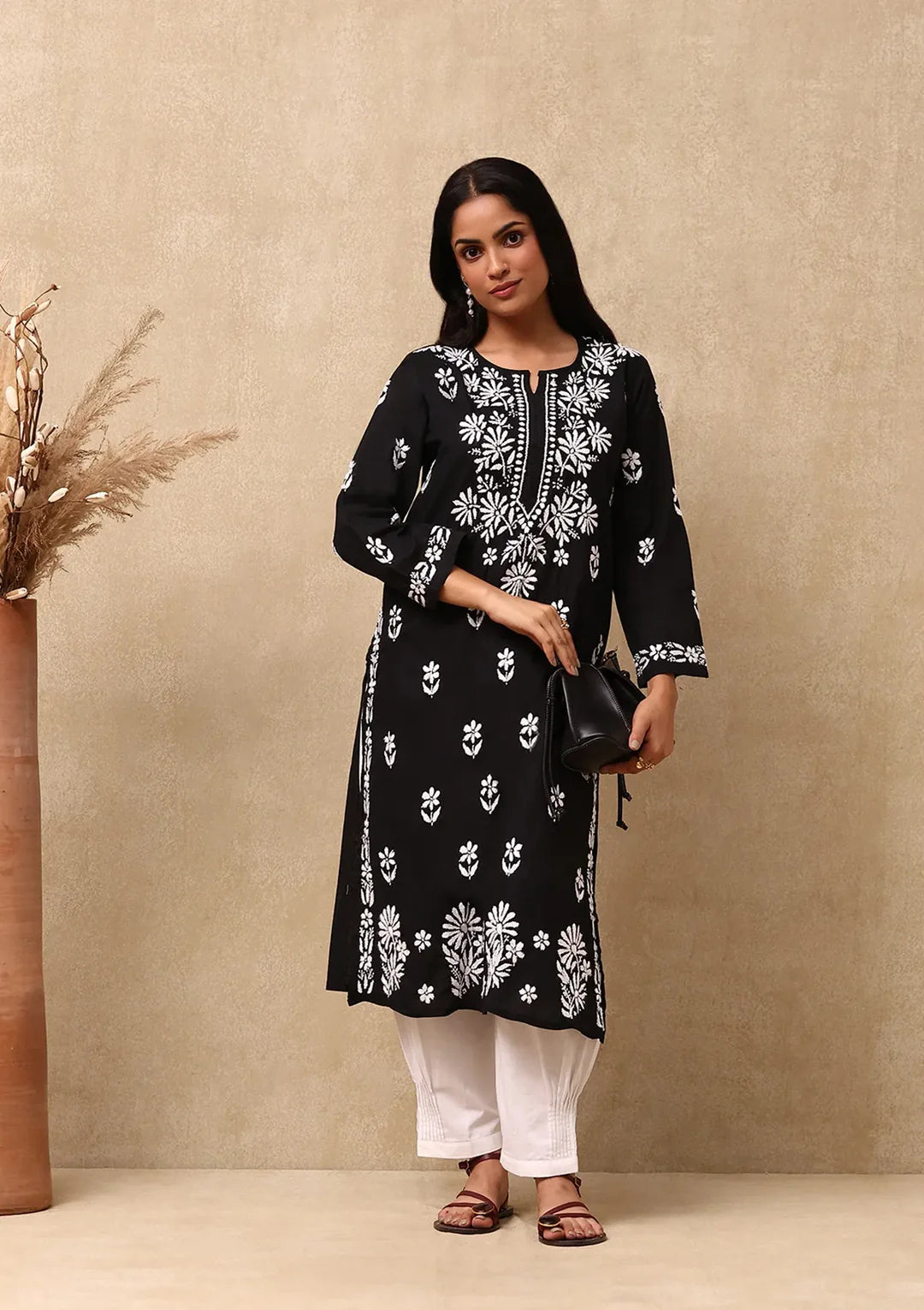 Nida Chikankari Black
