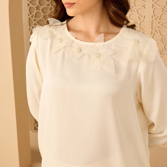 3D floral appliqué top cream