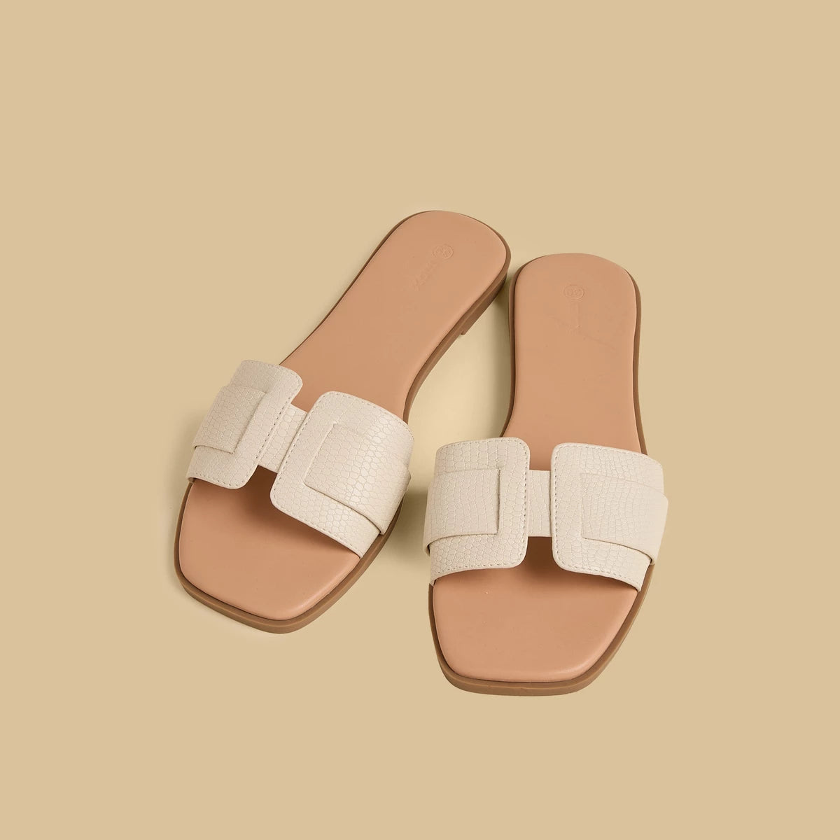 Max Textured Flat Sandals
